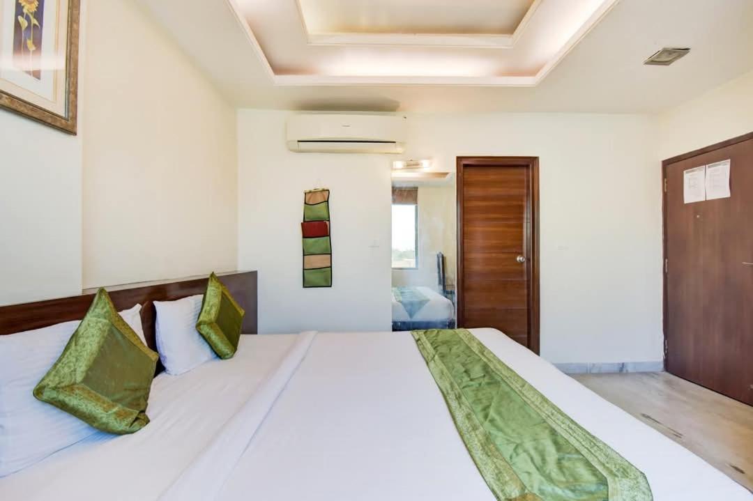 Hotel Sky Heights Jaipur Habitación foto